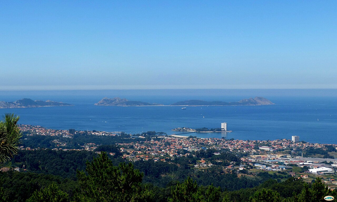 Ría de Vigo, Isla de Toralla y Cíes al fondo